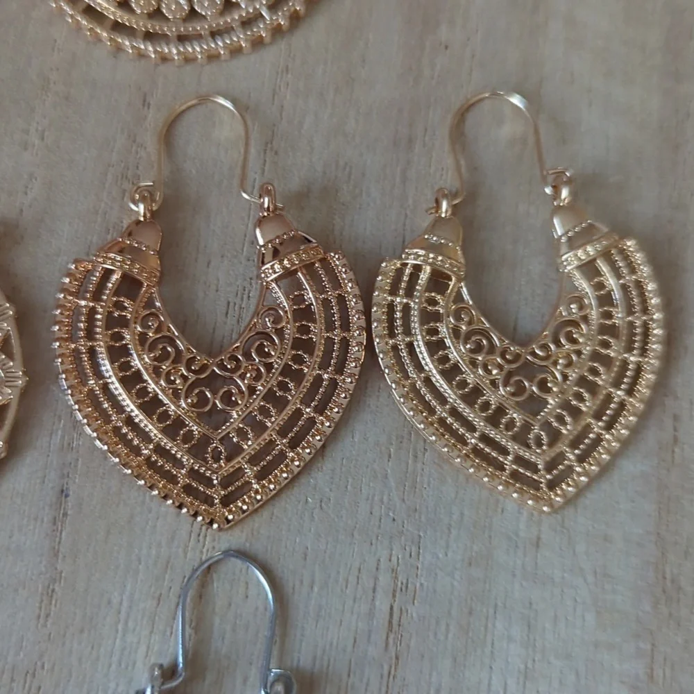 4 Pairs of Boho Style Earrings - Picture 4 of 5